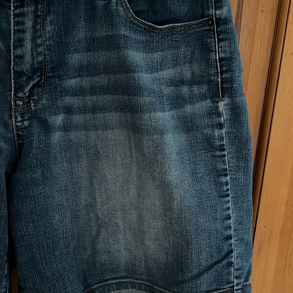 Westport Signature Fit Size 8 shorts 6” inseam - Picture 6 of 9